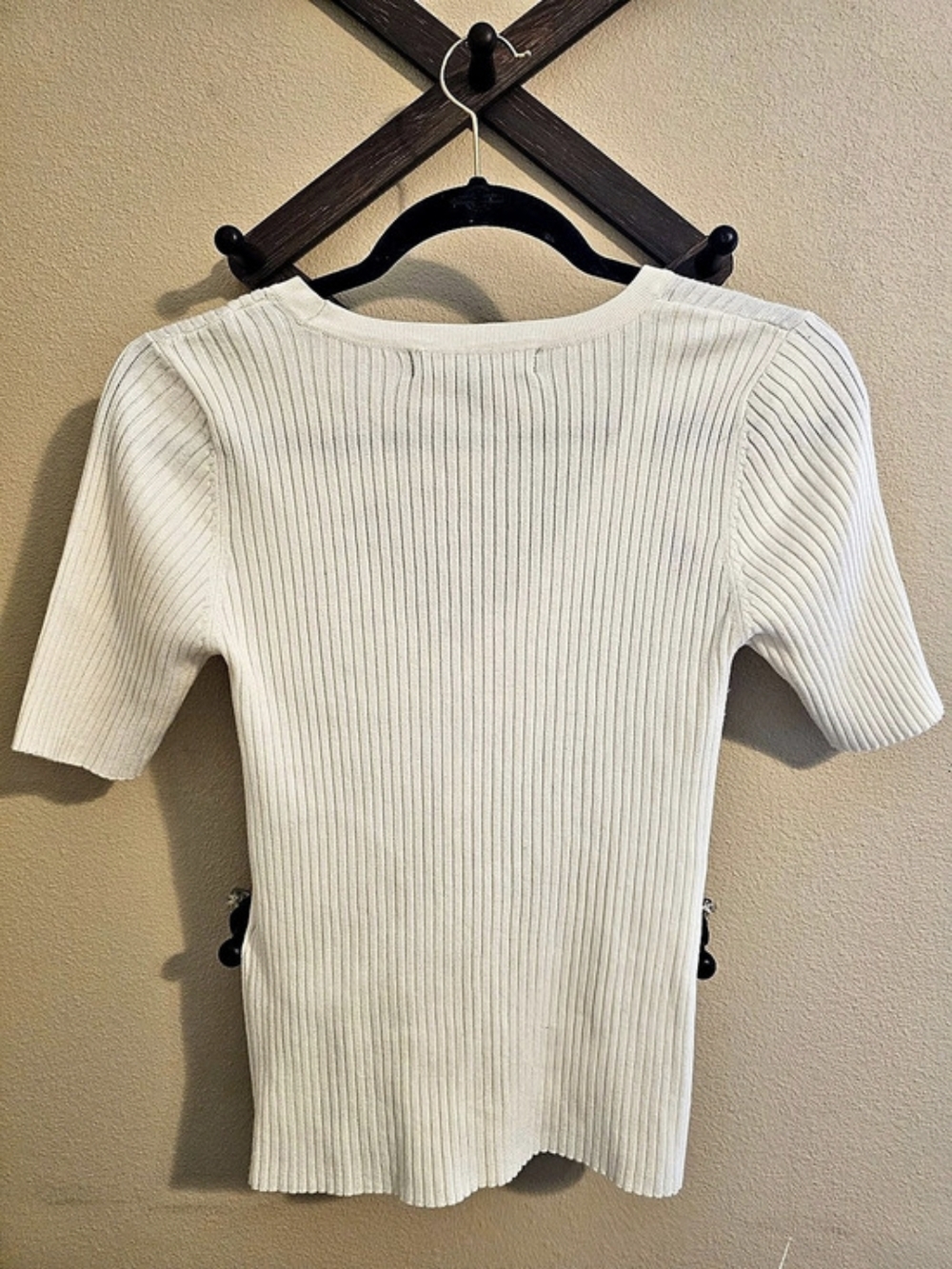 Vero Moda Ribbed Cutout Keyhole Top - Picture 3 of 6